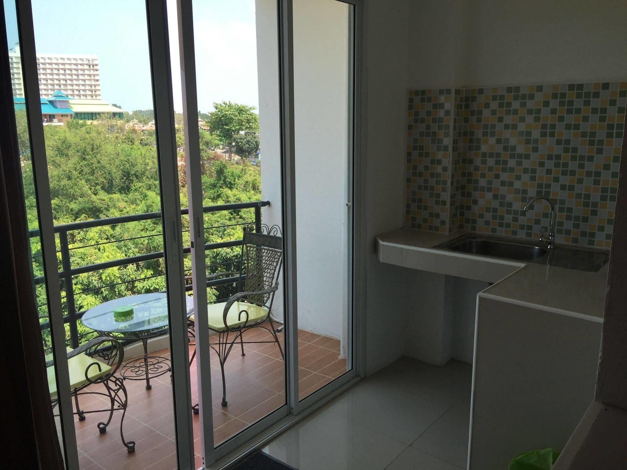 Lighthouse Residence Pattaya Exterior photo